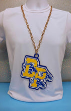 Load image into Gallery viewer, Necklace with Medallions MDF Sublimation Wood